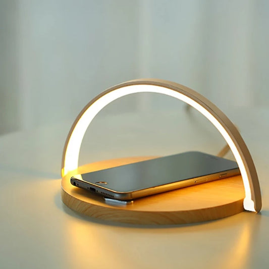 LuminaCharge - Smart Lamp met Draadloos Opladen